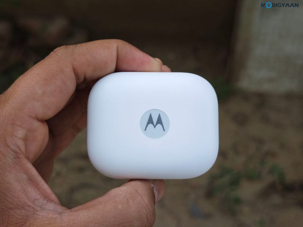 moto buds Review Design 1