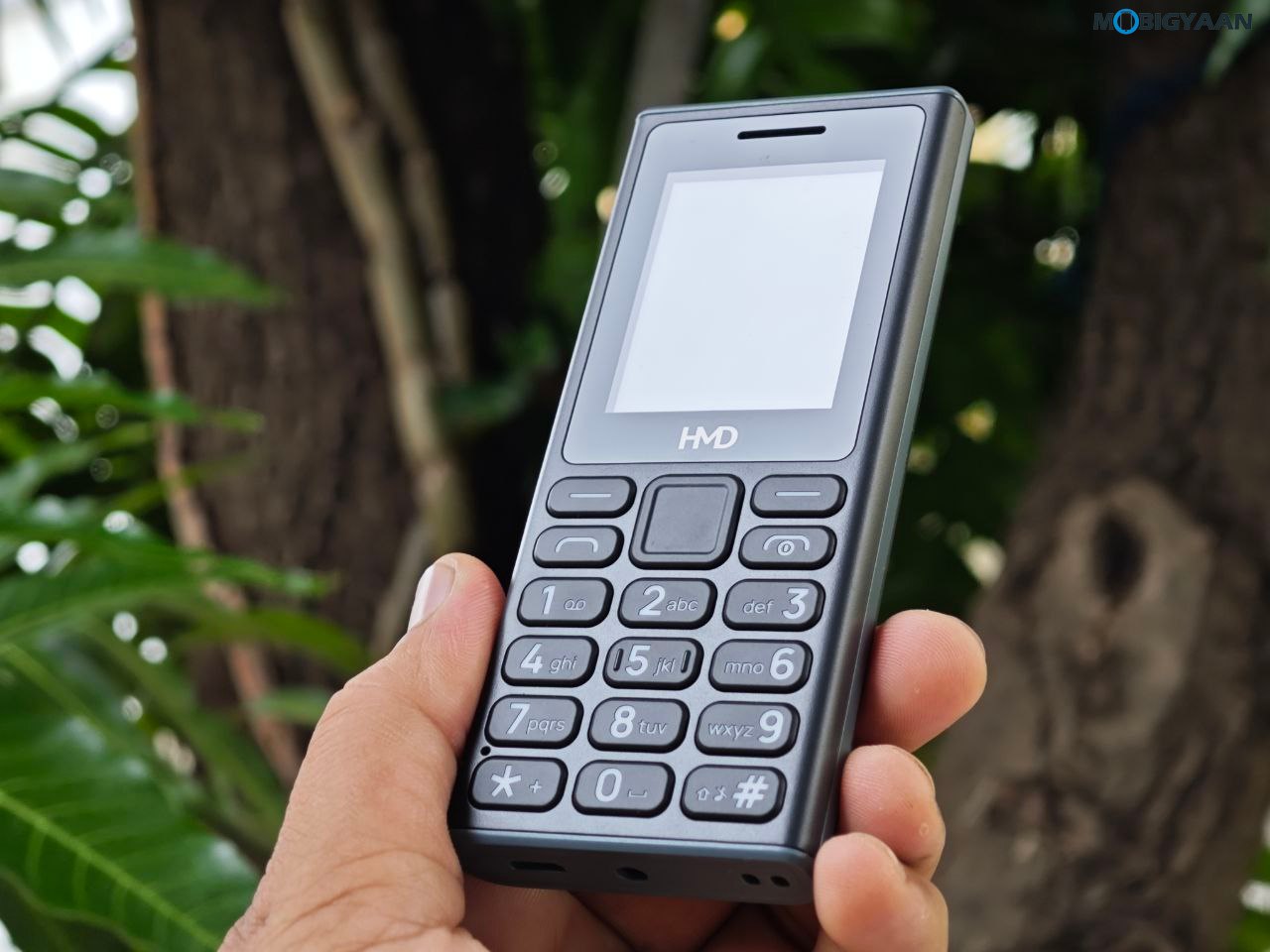 HMD 105 Feature Phone Review 11