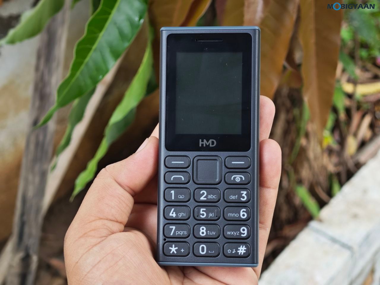HMD 105 Feature Phone Review 12