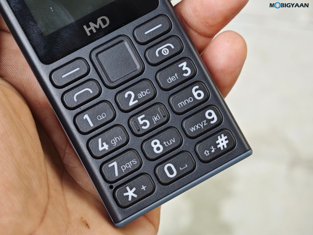 HMD 105 Feature Phone Review 16