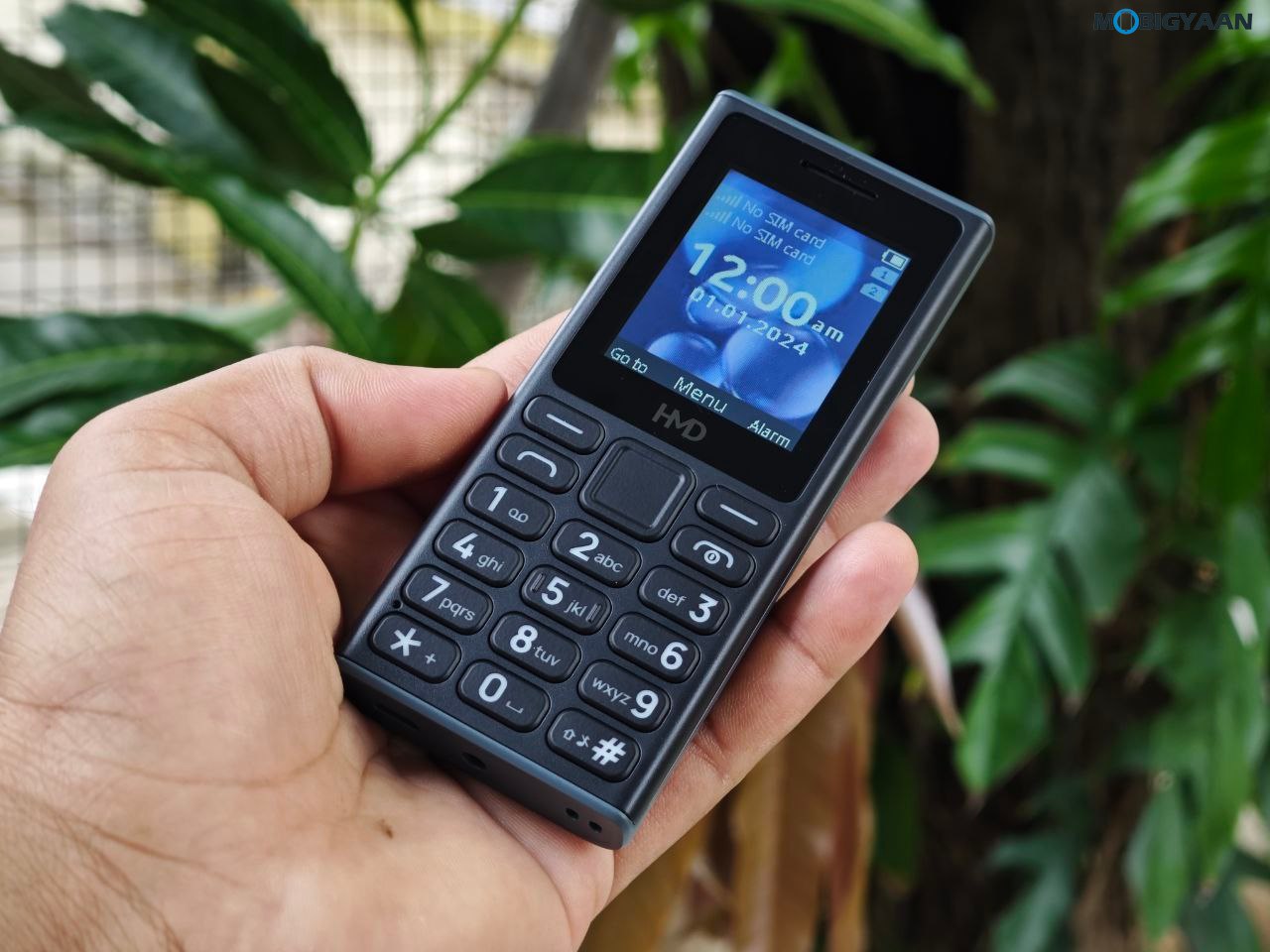 HMD 105 Feature Phone Review 9