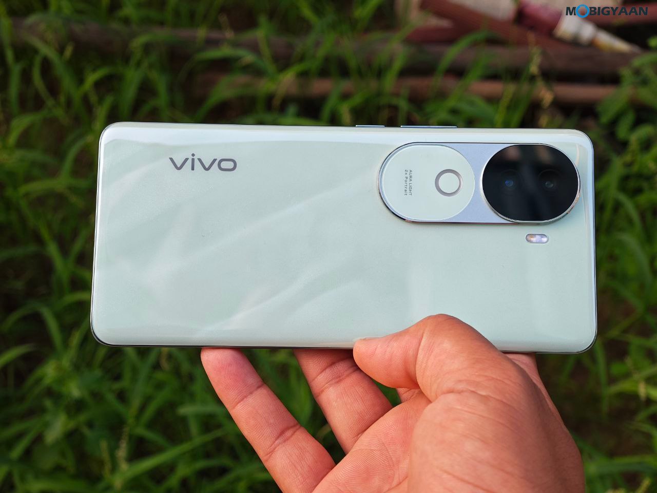 vivo V40e Review Design Display Cameras Build Quality 15 1